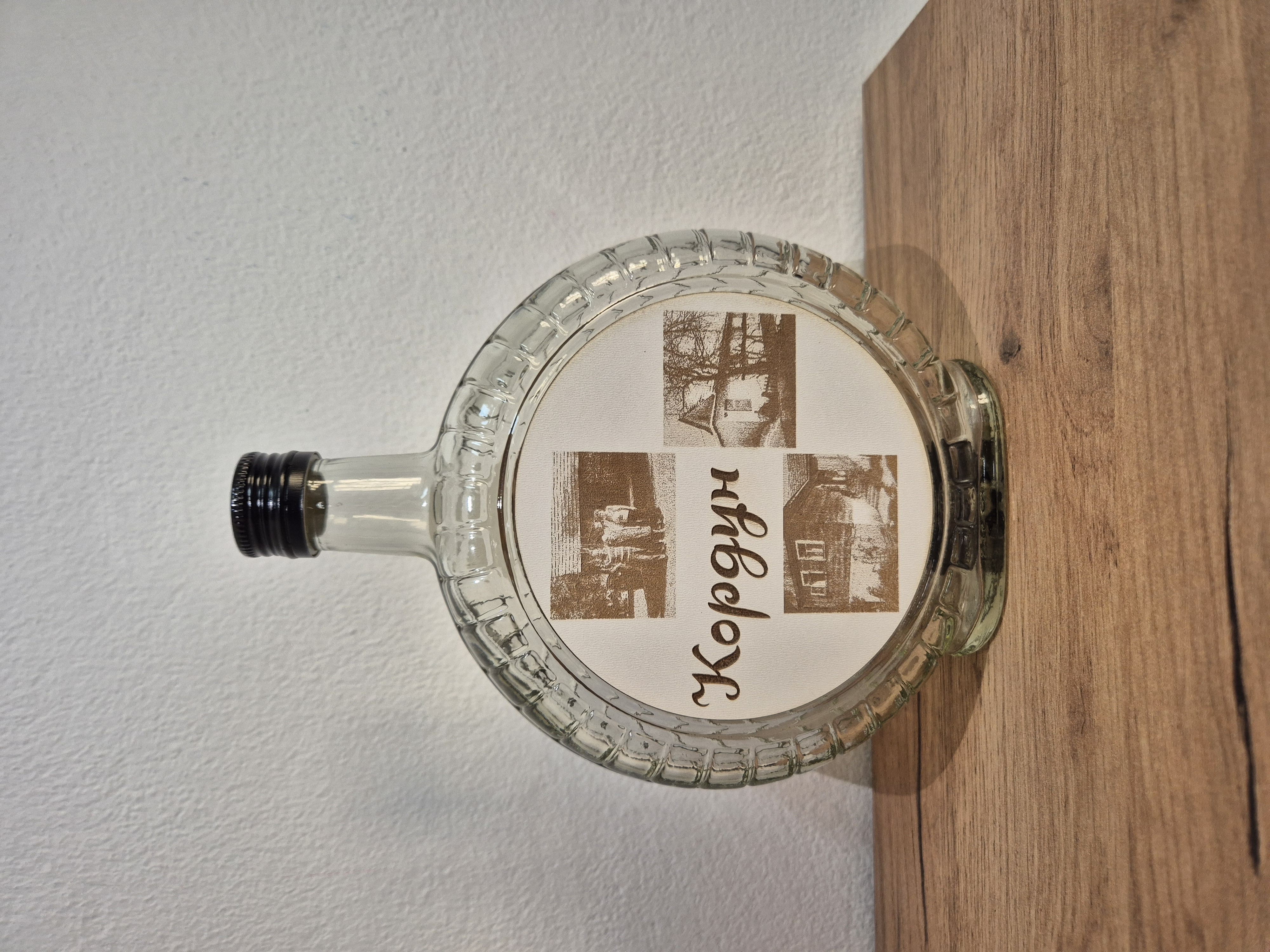 Staklena flaša za rakiju sa personalizovanom gravurom