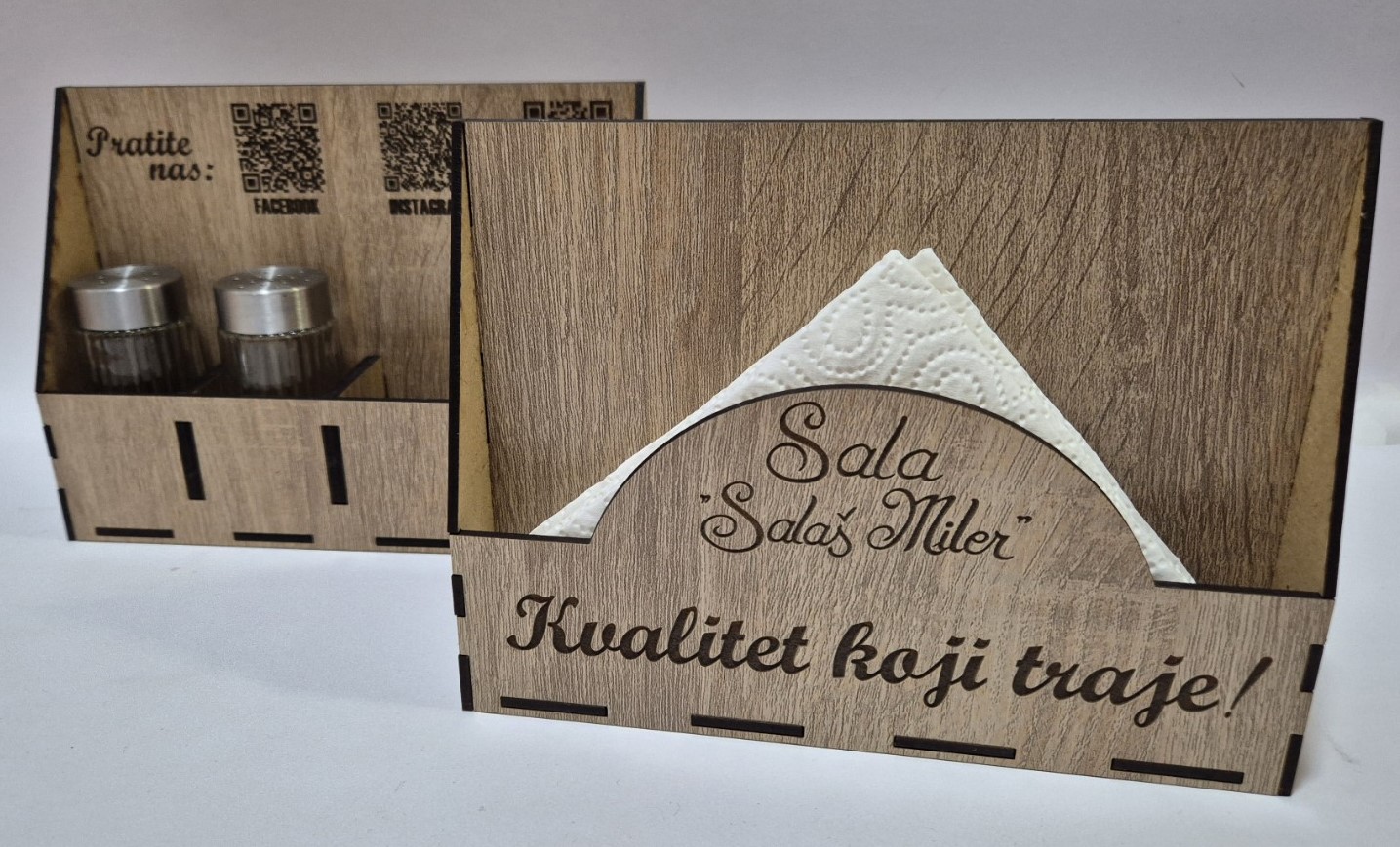 Drveni salvetnik za restoran
