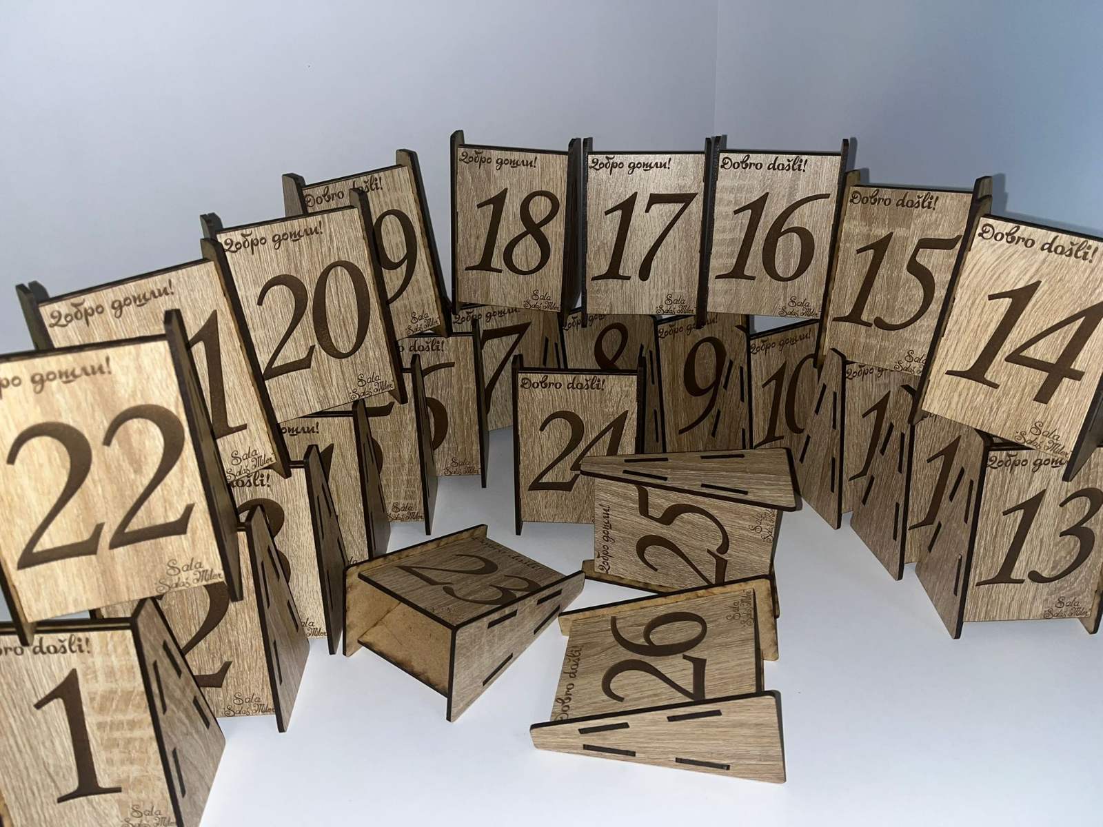 Drvene oznake za numeraciju stolova